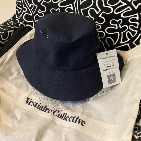 AUTHENTIC Dior Teddy D w/ veil navy bucket hat